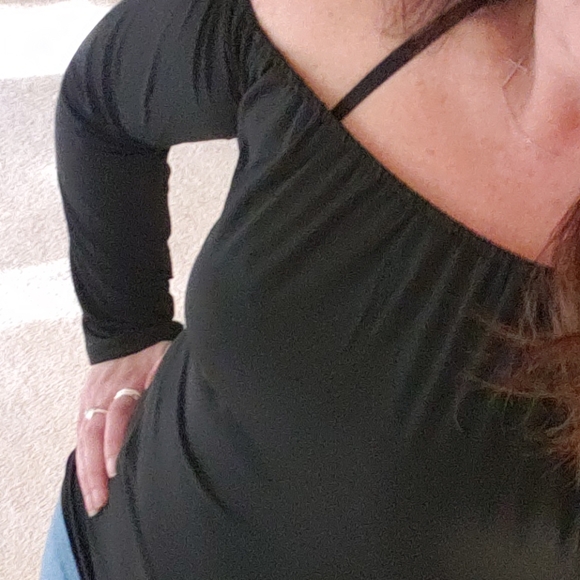 ♥️New boutique slim fit off shoulder top - Picture 5 of 5